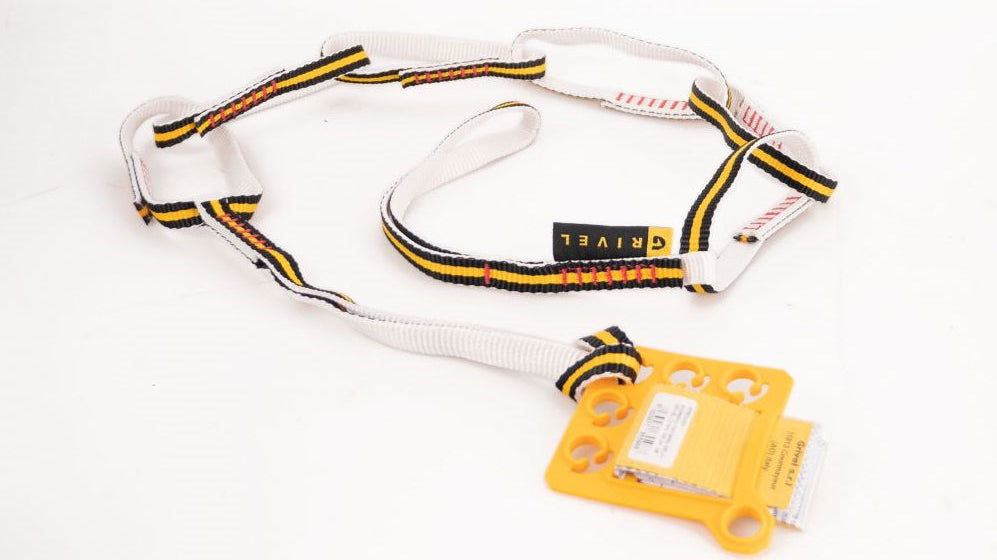 Daisy chain safety for aerial rigging