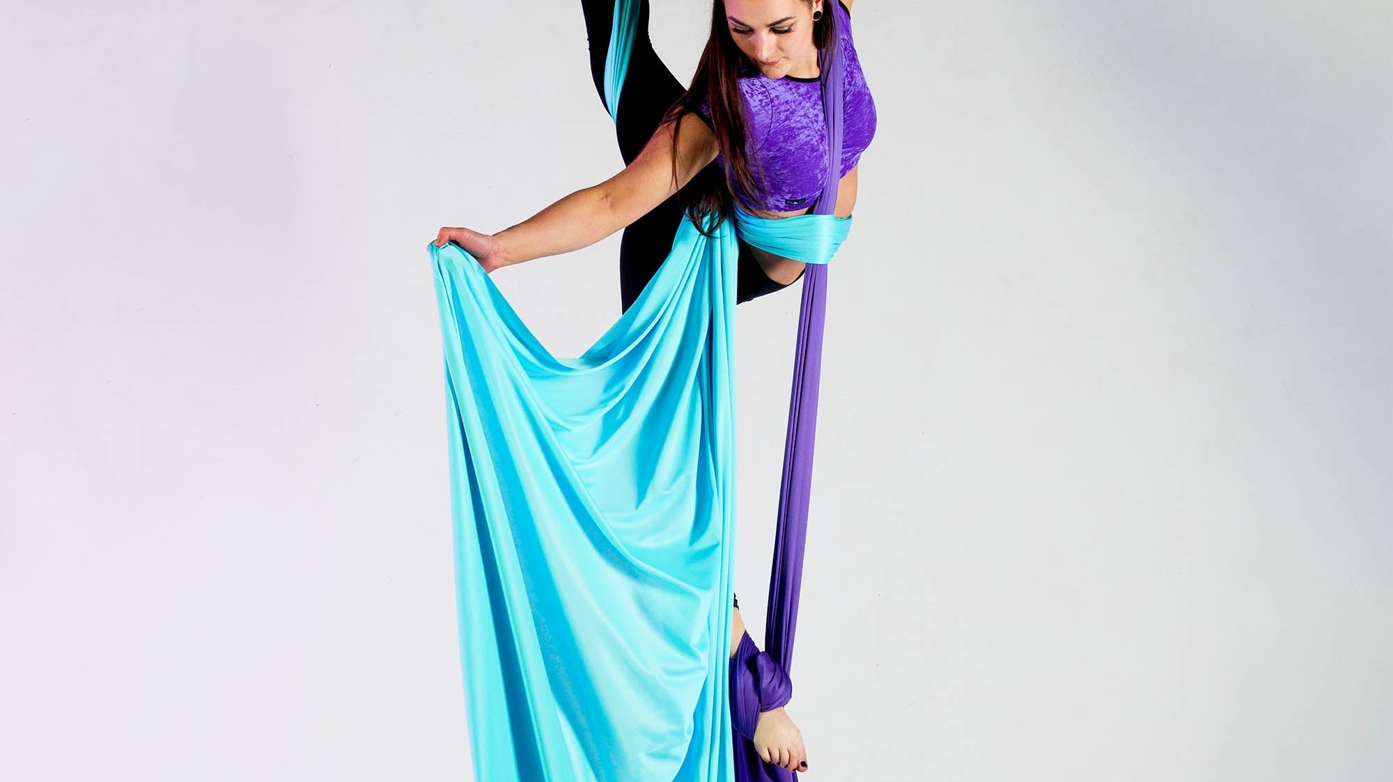 Tying Dual Colour Aerial Silks