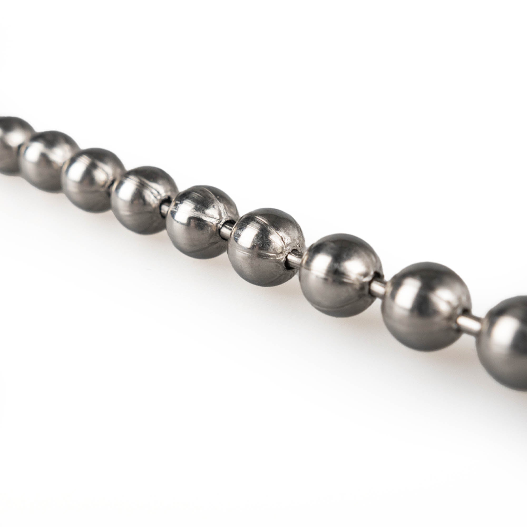 Close up of the ball chain